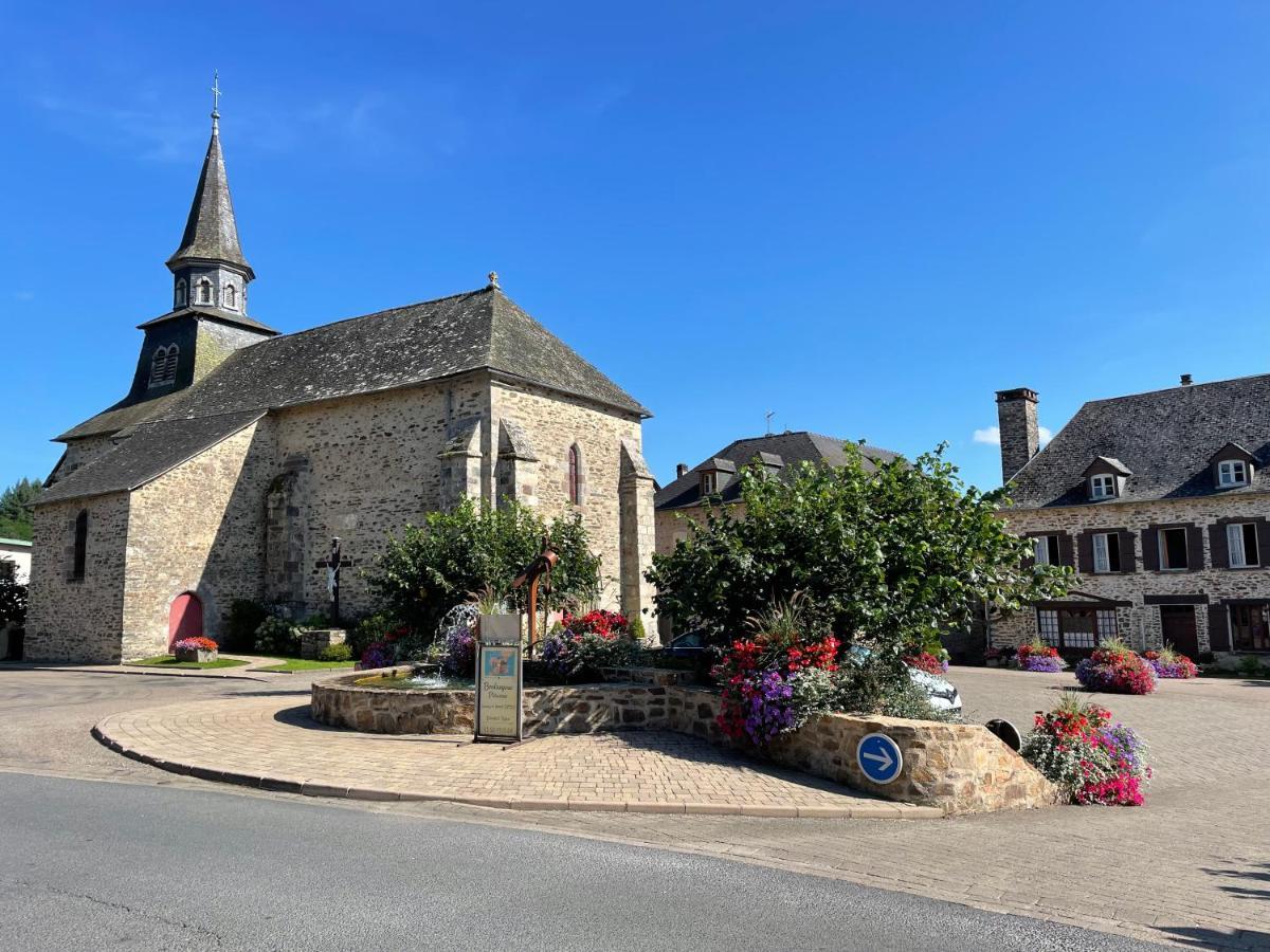 La Maison Charmante D'Elisabeth Saint-Ybard Luaran gambar